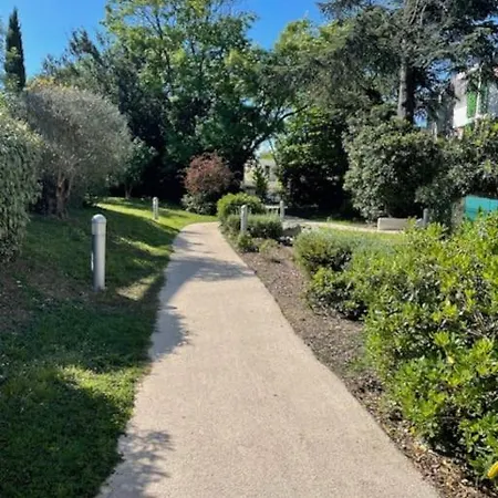 T2 Avec Jardinet Parking La Genette Ла-Рошель