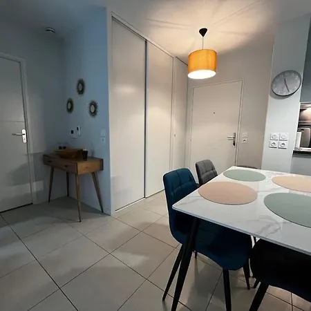 Apartment T2 Avec Jardinet Parking La Genette *